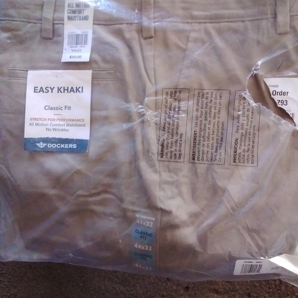 Mens Khakis Signature Classic Fit - Picture 2 of 2